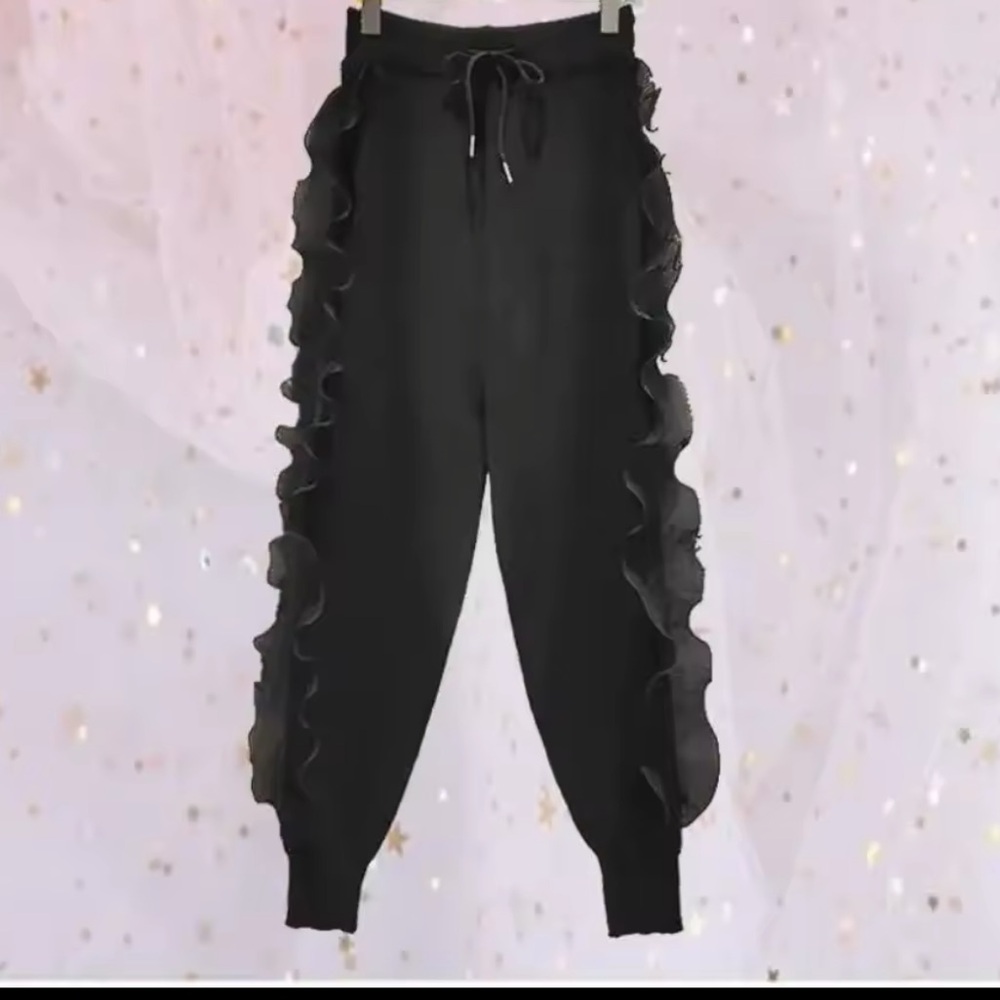Pants with side ruffle